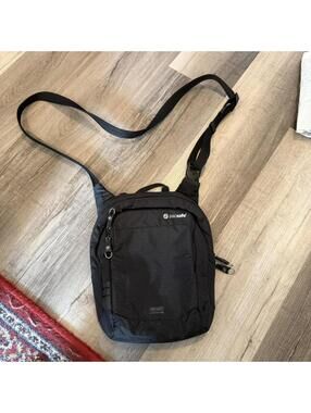 pacsafe venture safe 200 GII shoulder bag black